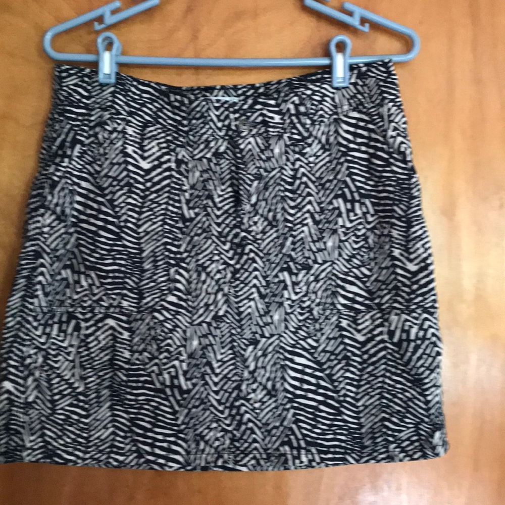Skort -natural fit, just below waist